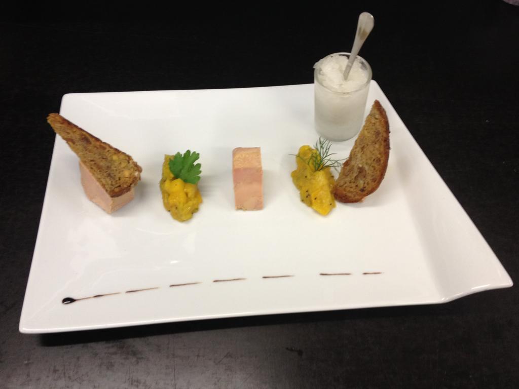 Logis Hotel Les Platanes Reyssouze Luaran gambar